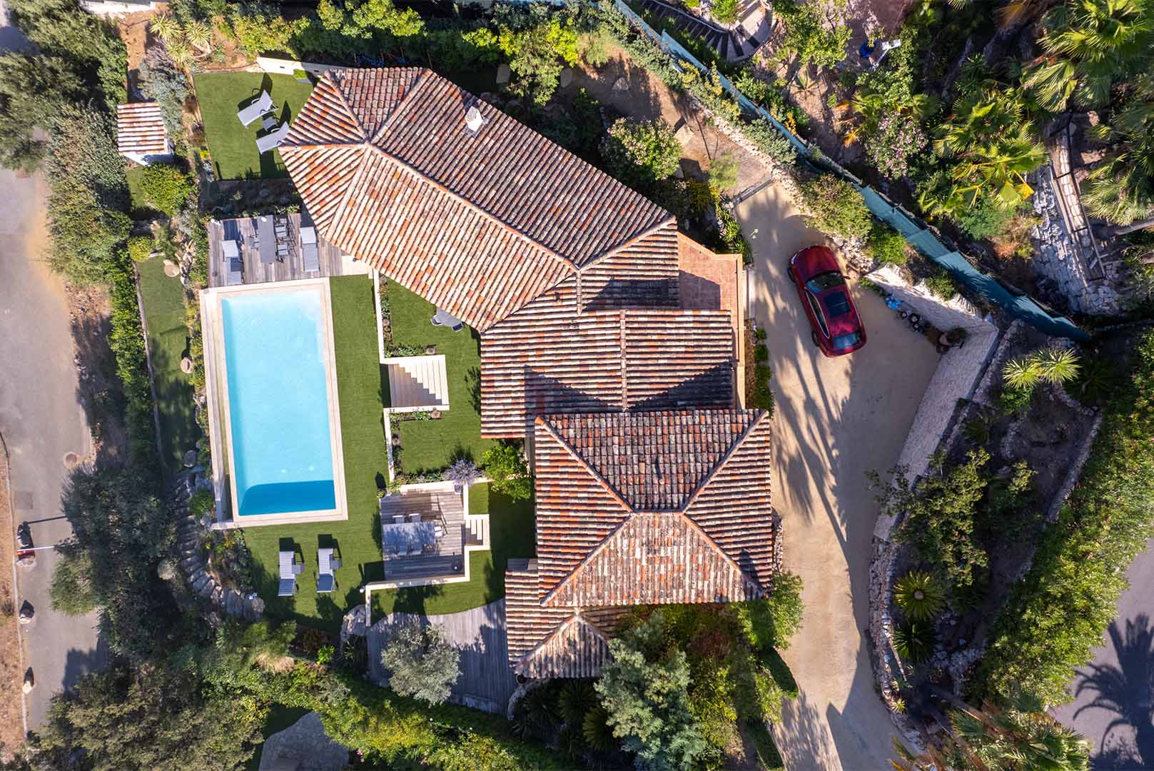 Villa Azur – luftfoto over hus og pool
