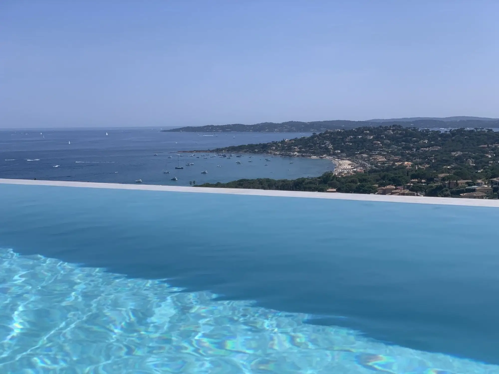 Pool med udsigt over Golfe de Saint-Tropez