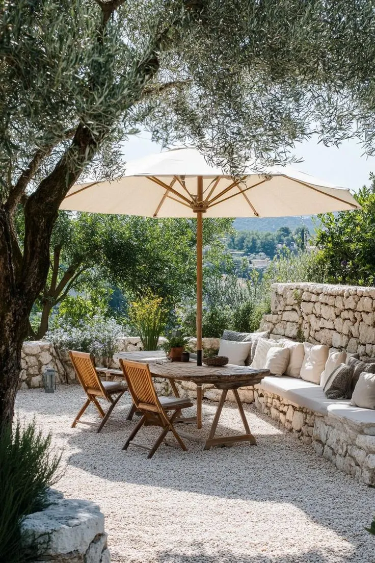 Terrasse med oliventræer