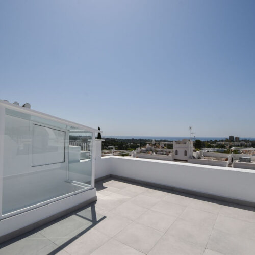 tagterrasse med havudsigt