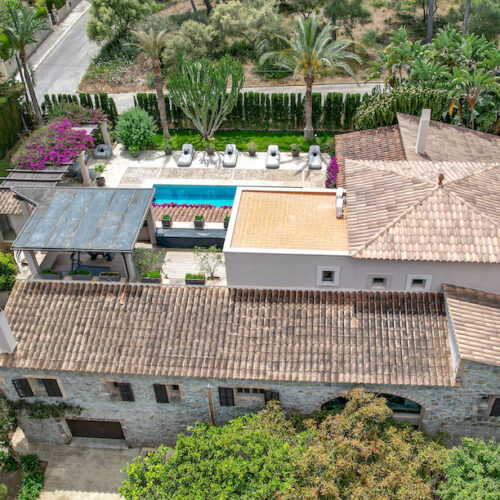 villa-cerca-de-la-playa-con-un-hermoso-jardín-en-canyamel-12